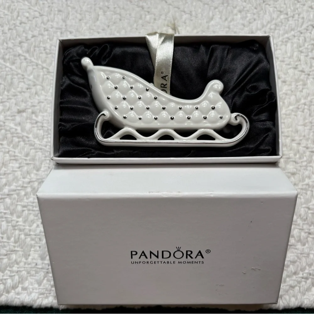 Pandora Porcelain Ceramic 2014 Santa Sleigh Christmas Ornament with Jewelry Bag